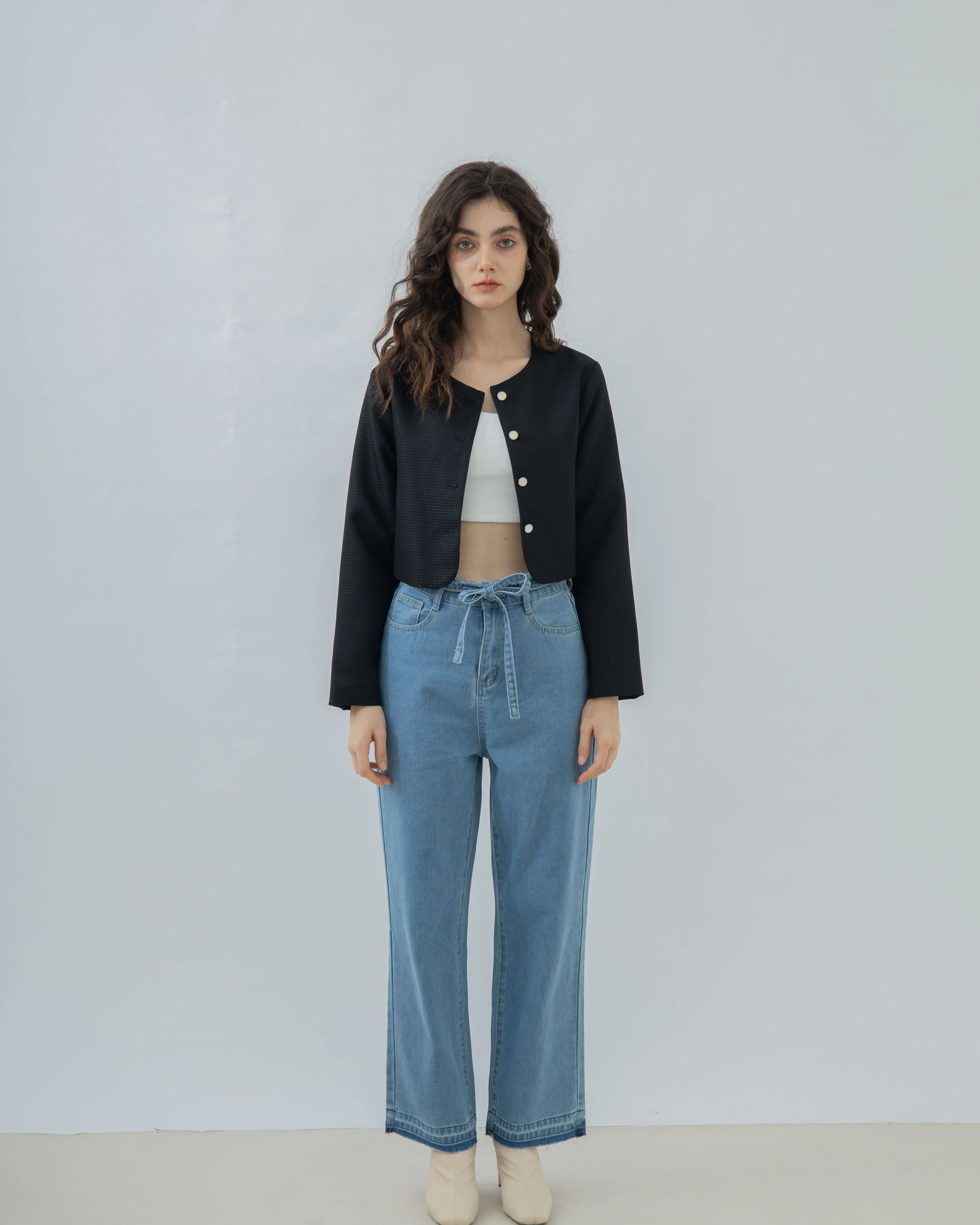 Belted Frayed Boyfriend Jeans (Denim)