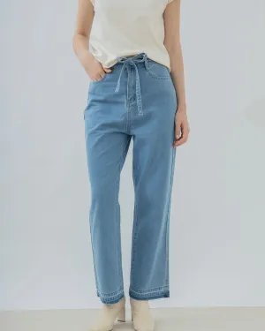 Belted Frayed Boyfriend Jeans (Denim)