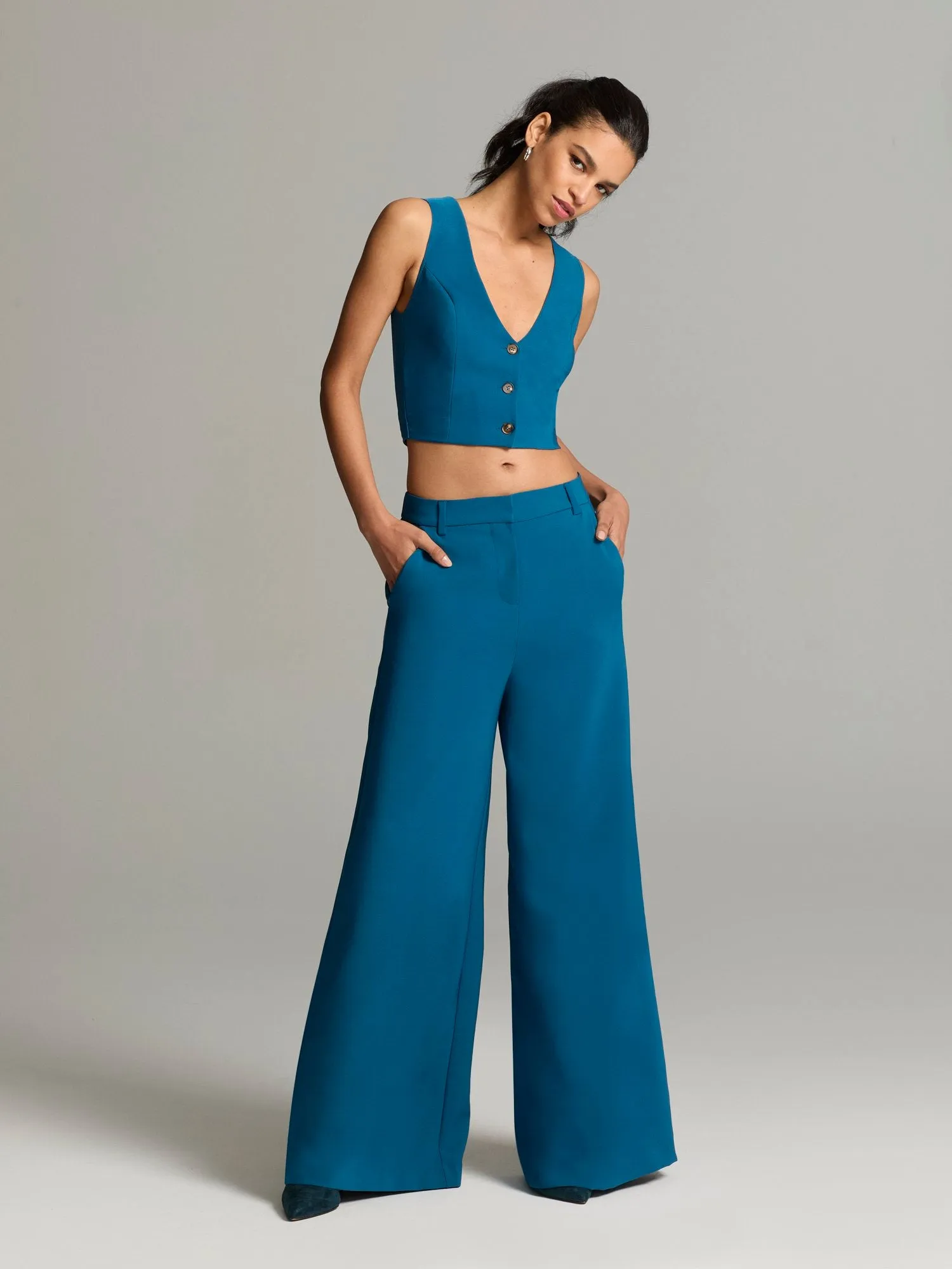Mae Sleeveless Cropped Vest